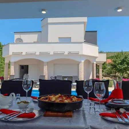 Ramljak Villa *